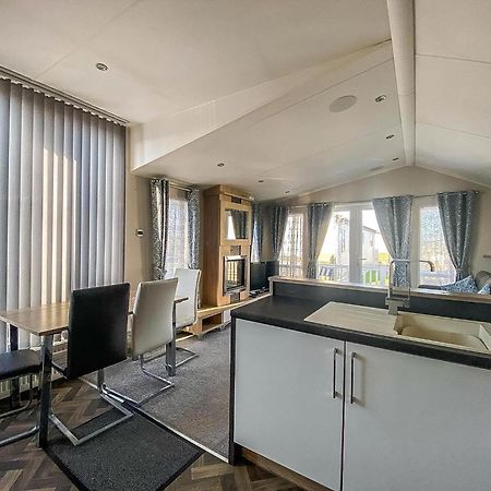 Luxury Caravan At Seaview Holiday Park In Kent Ref 47034Pb Уитстабл Экстерьер фото