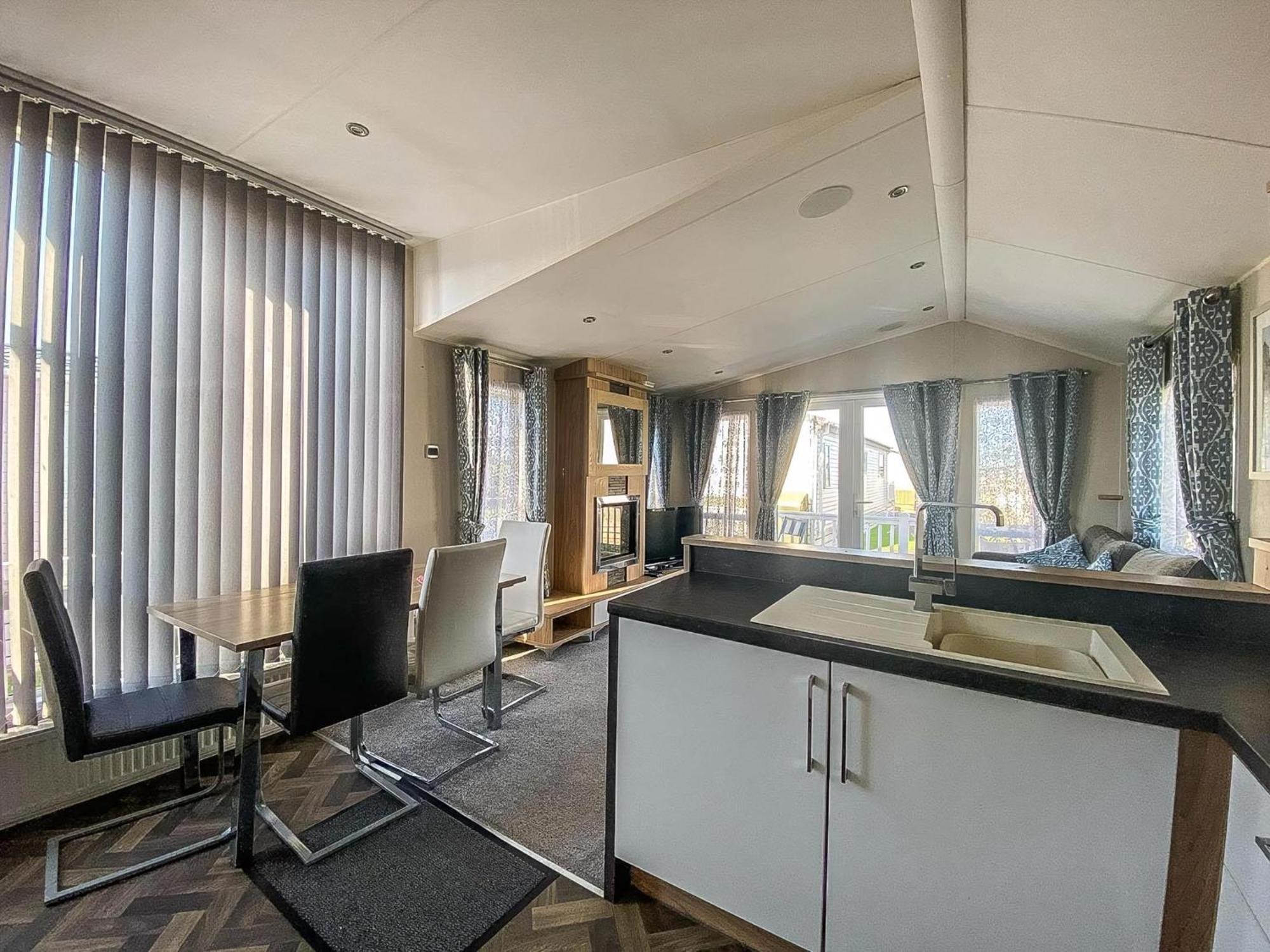 Luxury Caravan At Seaview Holiday Park In Kent Ref 47034Pb Уитстабл Экстерьер фото